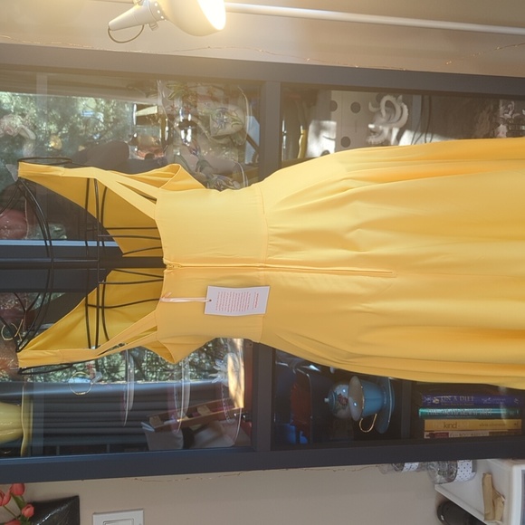 Butter yellow dress - Picture 3 of 9